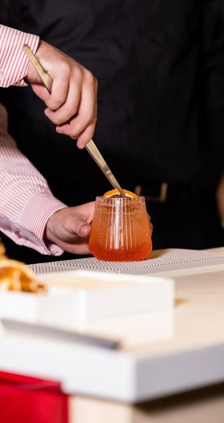 Aperol Spritz servido en el Spritz Bar