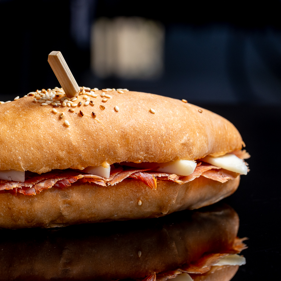 PANINI UZ LOMO Y MANCHEGO  - 